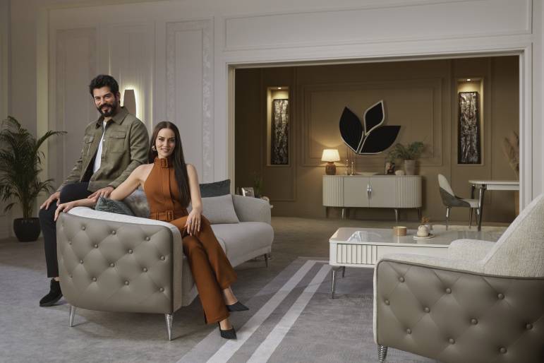 Fahriye Evcen İstikbal reklam yüzü oldu.