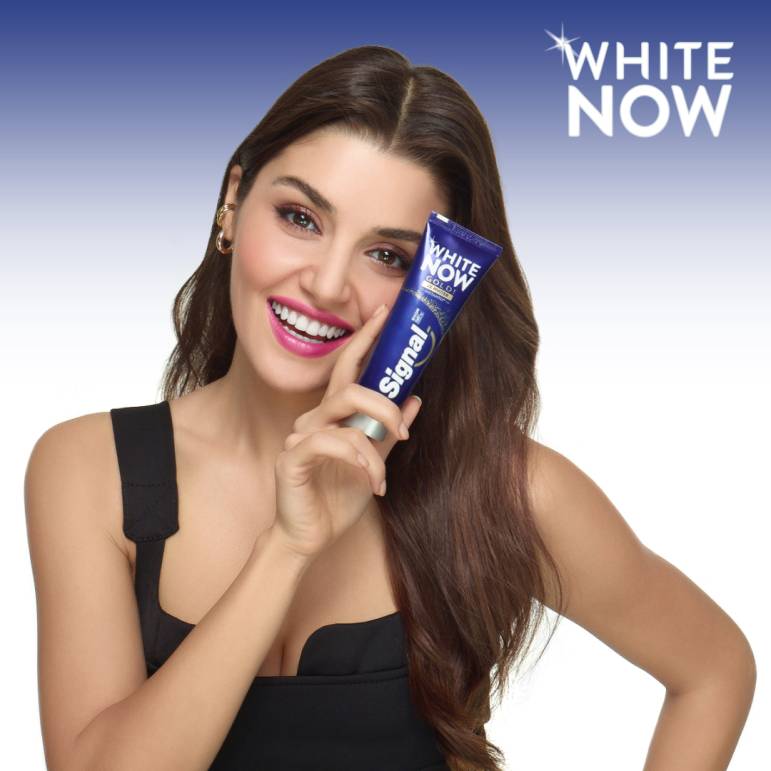 Hande Erçel, Signal Reklam Yüzü Oldu.