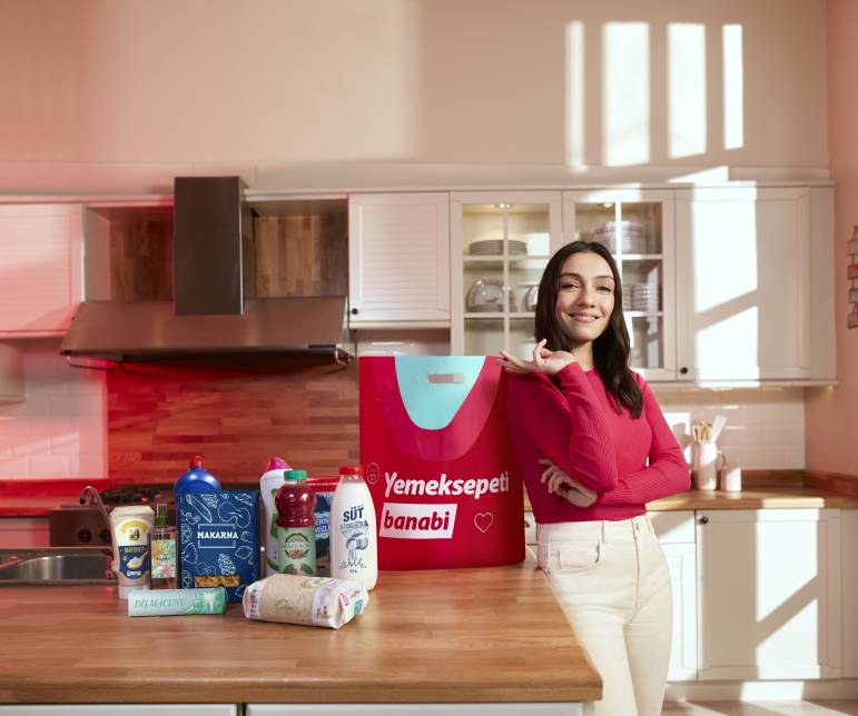 Merve Dizdar, Yemek Sepeti reklam yüzü oldu.